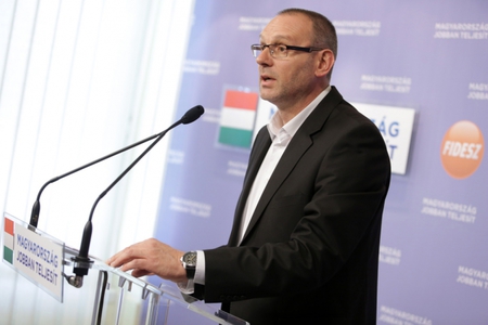 Fidesz: me a Bajnai-prt Simon-gye