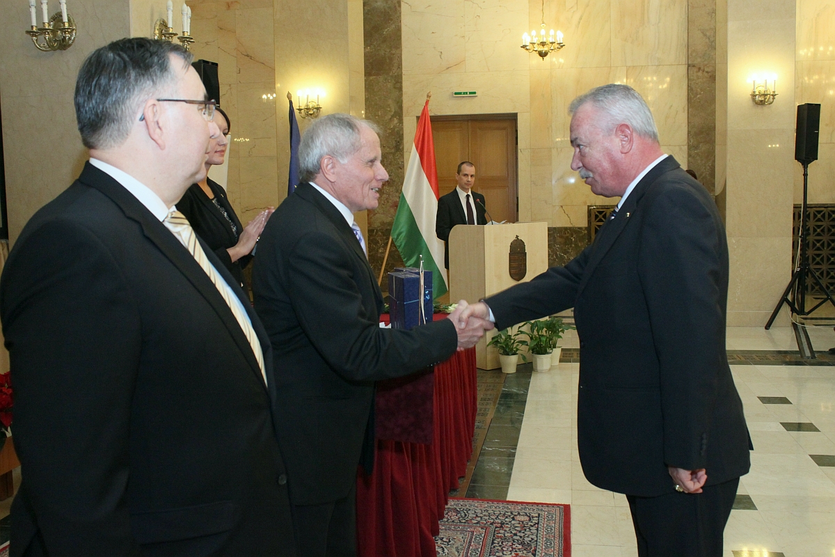 Miniszteri elismer oklevelet kapott a Szombathelyi Kzterlet-felgyelet igazgatja