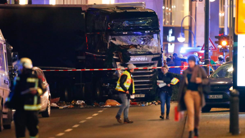 Tizenketten haltak meg, mikor a berlini karcsonyi vsrba hajtott egy kamion