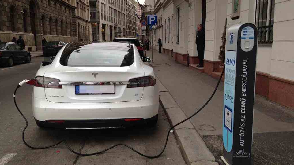 Elektromobilits: Tesla-gyr lesz Magyarorszgon?