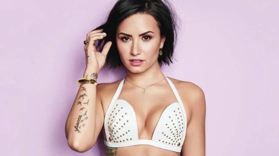 Demi Lovato mr hatrozottan felkszlt a bikiniszezonra