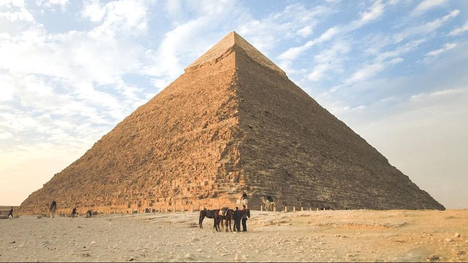 Az egyiptomi piramisok si idegenek kommunikcis eszkzei lennnek? Megdbbent dolgot llt a szakrt