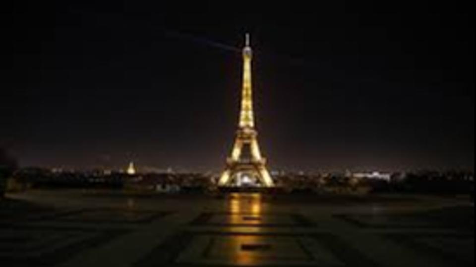 Riadalom Prizsban, bombariad miatt evakulni kellett az Eiffel-torony krnykt
