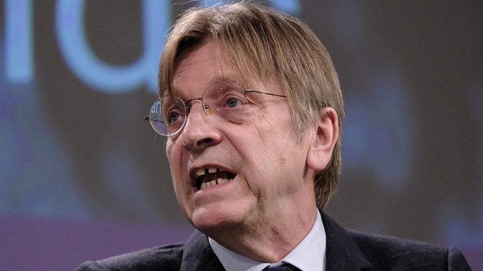 Bepccent Verhofstadt, iromnyban ment neki Von der Leyen Bizottsgnak