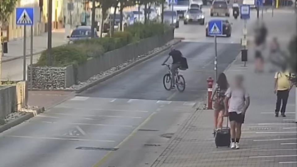 Biciklit lopott tv-vel a kezben – nem lett j vge (VIDE)