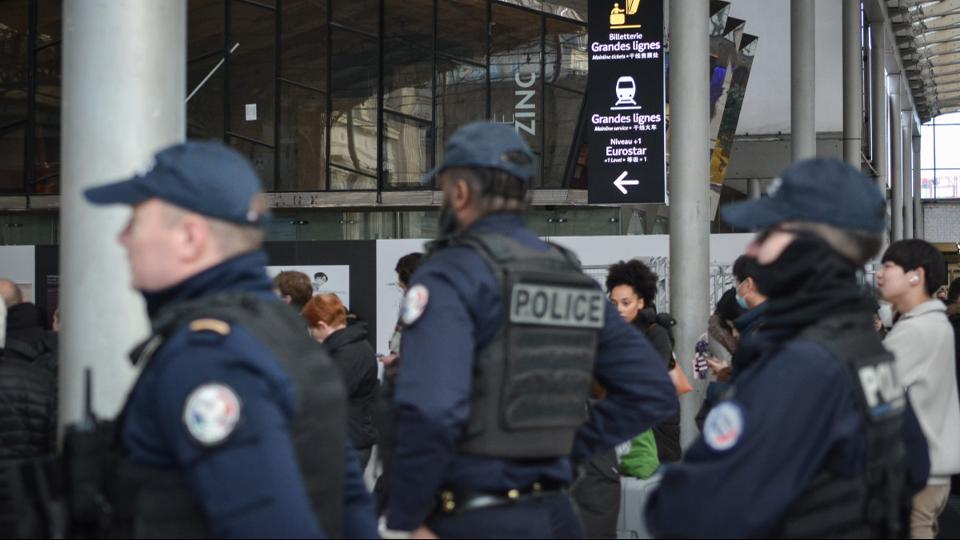 A prizsi rendrk lelttek egy muzulmn ltzket visel nt, aki robbantssal fenyegetztt egy metrllomson
