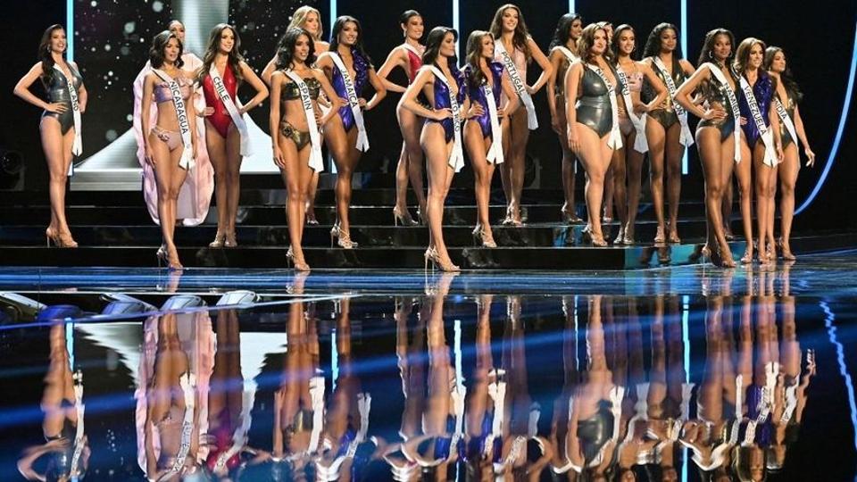 Trtnelmet rtak: frfiak is indultak a Miss Universe szpsgversenyen