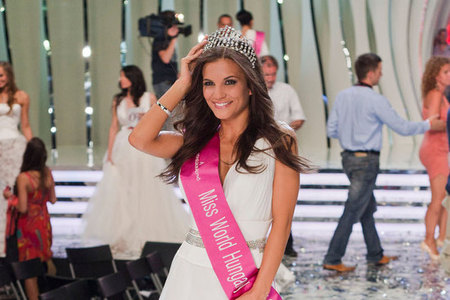 Győri lány nyerte az idei Miss World Hungary-t