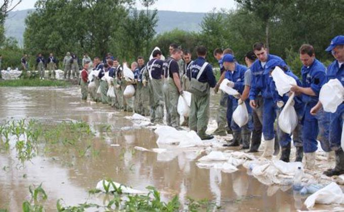94 vasi rendőr megy dolgozni az árvízhez