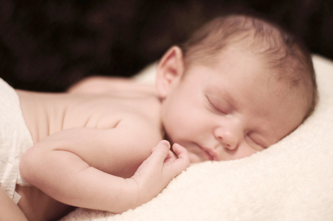 Így altasd el a csecsemőt egy perc alatt (videóval) 
