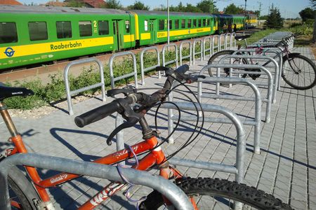 Új kerékpártárolók 12 Vas megyei vasútállomáson