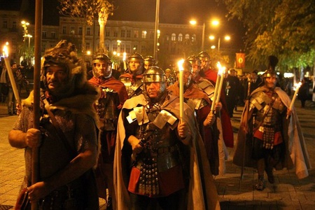Fáklyákkal meneteltek Szent Márton ünnepén 