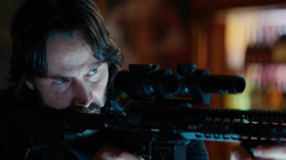 Keanu Reeves a szokásos John Wick stílusban, könyörtelenül aprít fel mindenkit