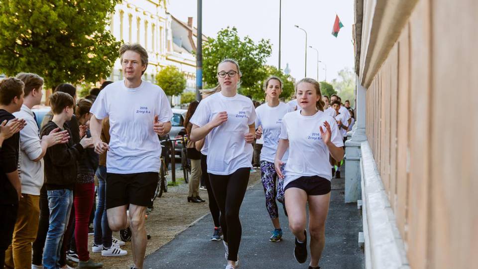 130 kör futással ünnepelt a 130 éves Zrínyi Ilona Általános Iskola