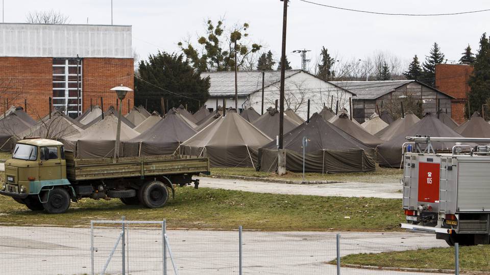Már állnak a sátrak a körmendi ideiglenes befogadó-állomáson