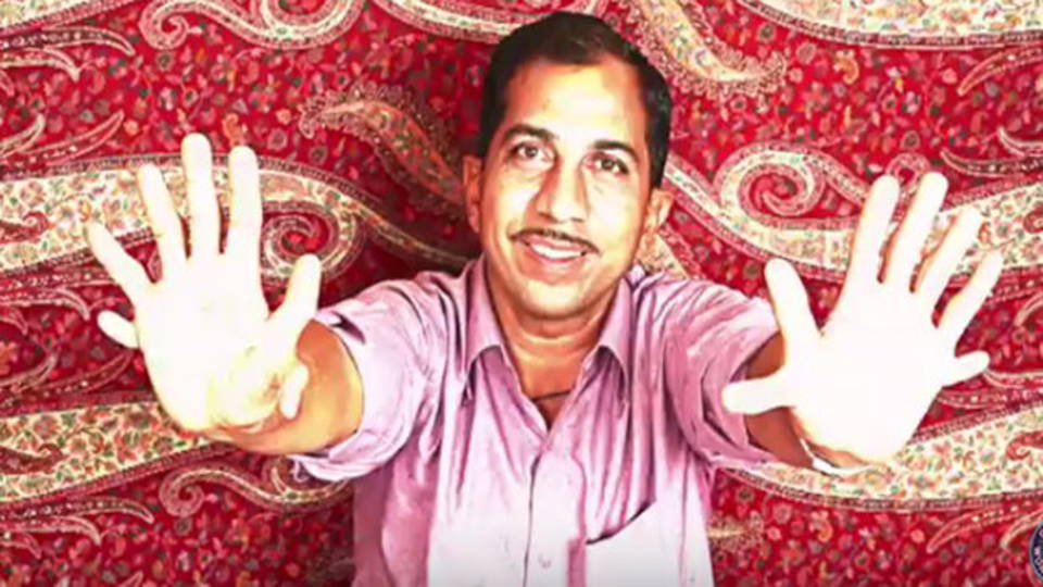 Huszonnyolc ujjal él egy indiai férfi!