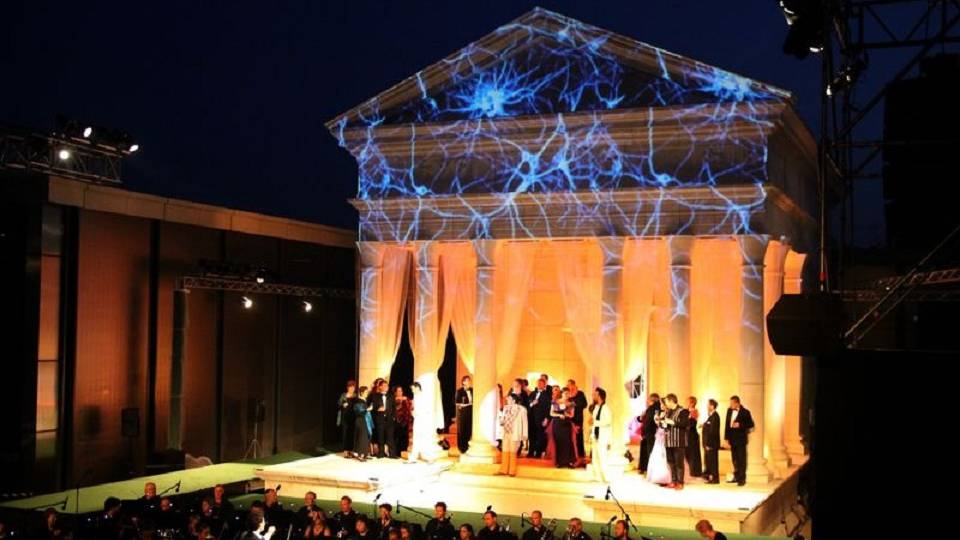A sevillai borbély jön Nabucco helyett az Iseumi Játékokon – a Történelmi Témaparkba