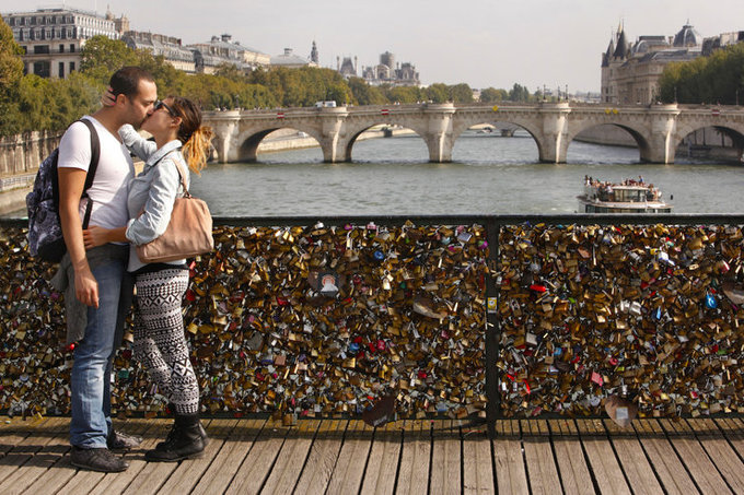 Vége a szerelemlakat őrületnek Párizsban?