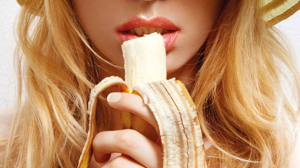 Betiltották az erotikus banánevést