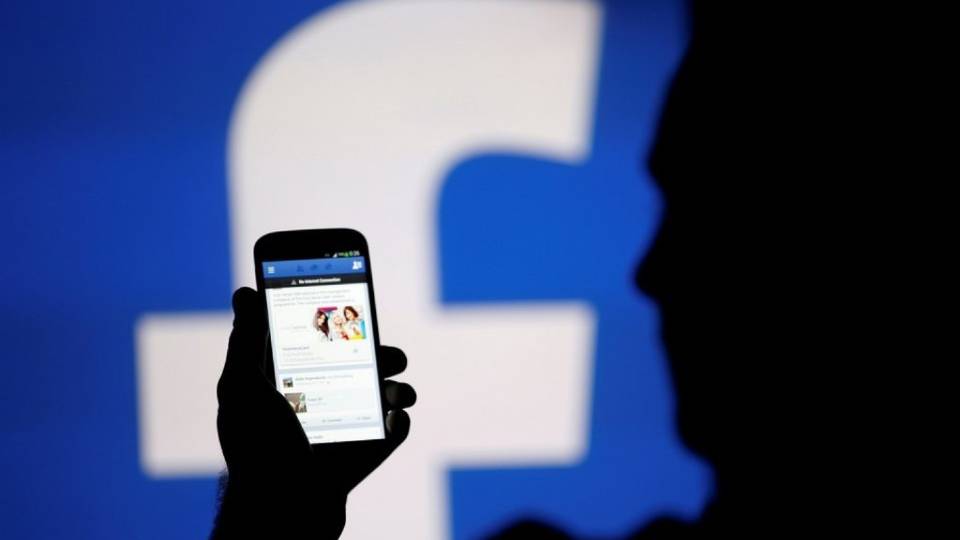 A Facebookon élőzte az öngyilkosságát egy 14 éves lány