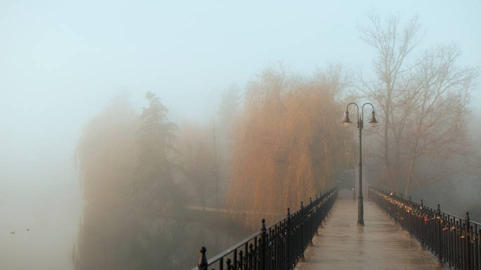 Ködbe borult álomvilág lett a szombathelyi Csónakázó-tóból