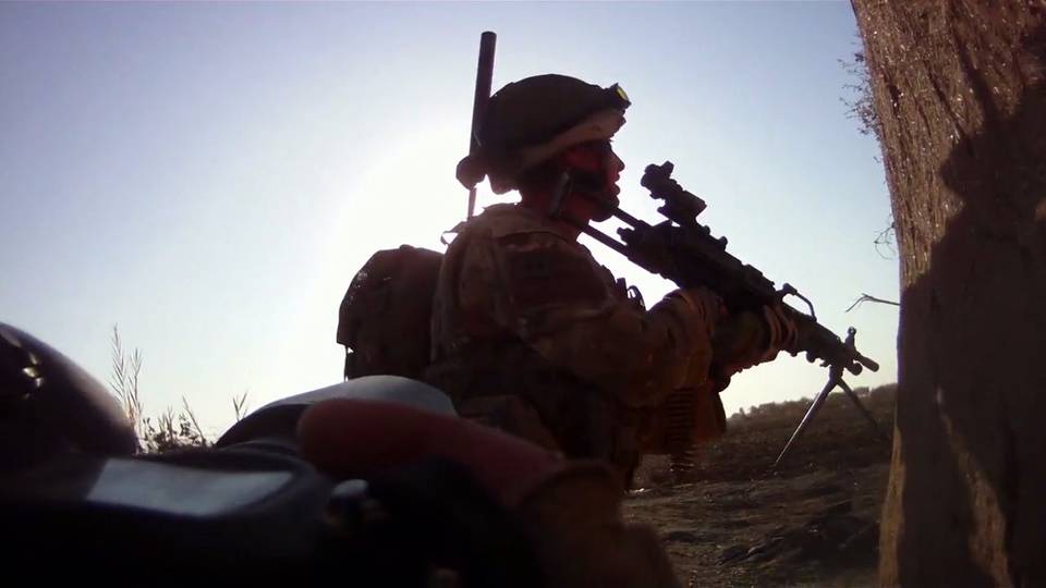 A hadsereg fotósa nem csak fényképez, hanem adott esetben vissza is lő