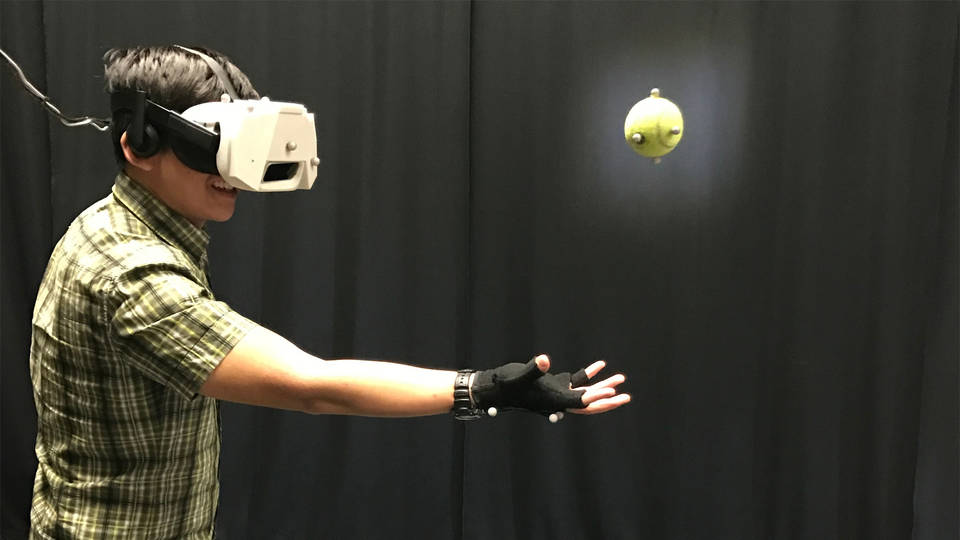 A Disney bemutatja: hogyan kapjunk el egy valódi labdát a virtuális valóságban