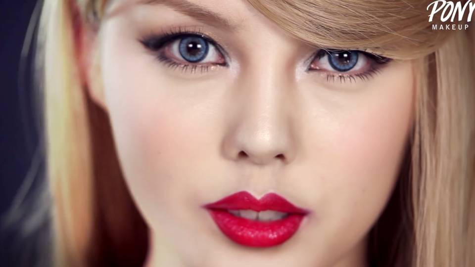 Taylor Swifté sminkelte magát egy koreai csaj