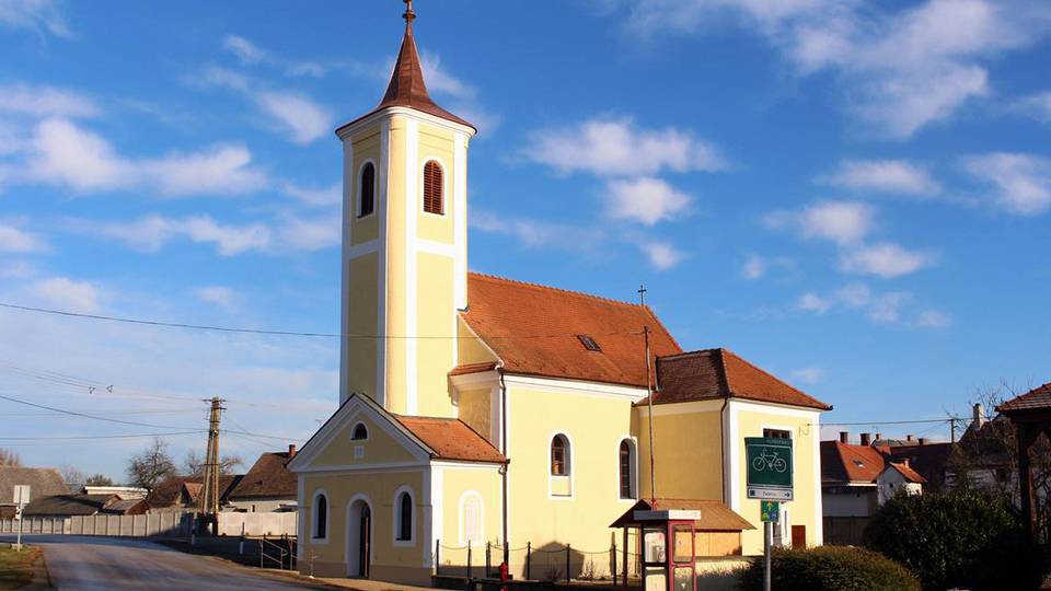 8,5 millió forintból újult meg a horvátlövői katolikus templom