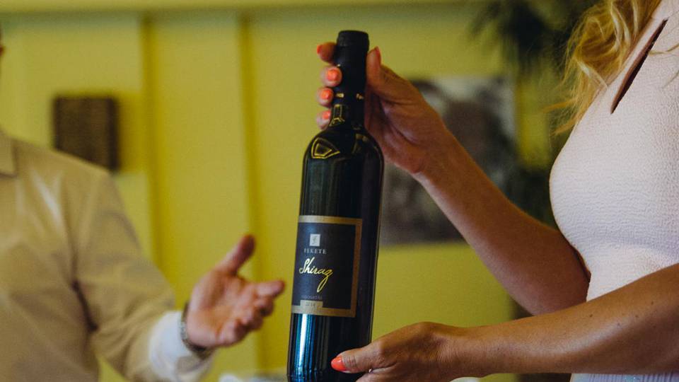 Vörös, bársonyos és könnyű - megválasztották a Savaria Történelmi Karnevál borát