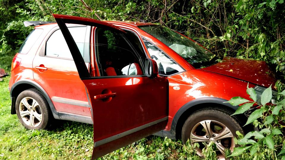 Rosszul lett a sofőr, ugratott és bokorban csapódott az autója a Csónakázó-tónál