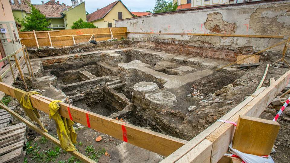Még a régészek is meglepődtek azon, amit a Smidt Múzeum udvarán találtak