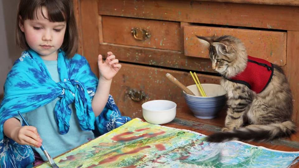Terápiás cicája segíti az autista kislányt, hogy teljesebb életet éljen