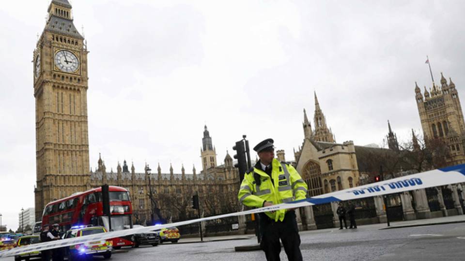 Lövöldöztek a brit Parlament közelében (frissítve)