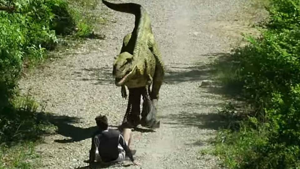Te mit tennél, ha egy dinoszaurusz futna veled szembe?