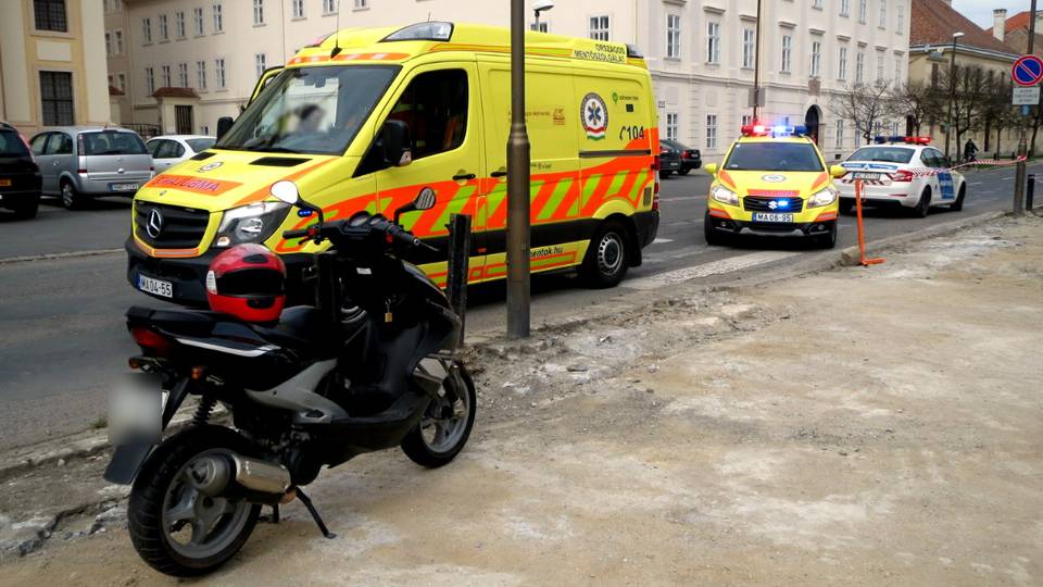 Közlekedési balesetben sérült meg egy motoros a Szily János utcában
