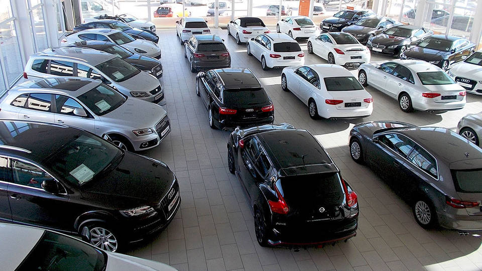 Rekordévet zárt az autópiac, de egyre több a visszaélés is