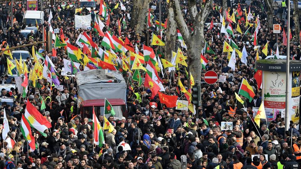 Húszezer kurd vonult utcára Kölnben