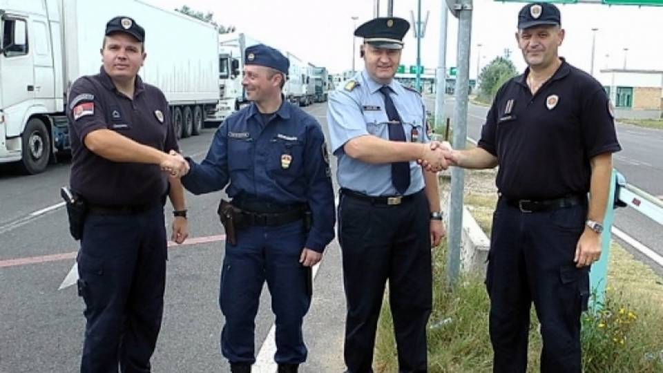 Magyar rendőrök segítenek a macedón és szerb határőröknek
