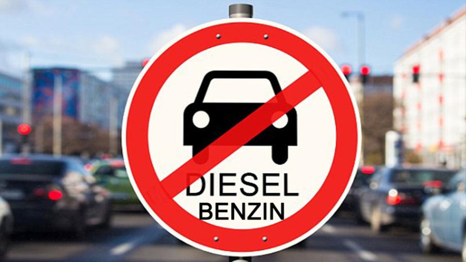 Ungár Péter pártja szerint ne közlekedjünk autóval…
