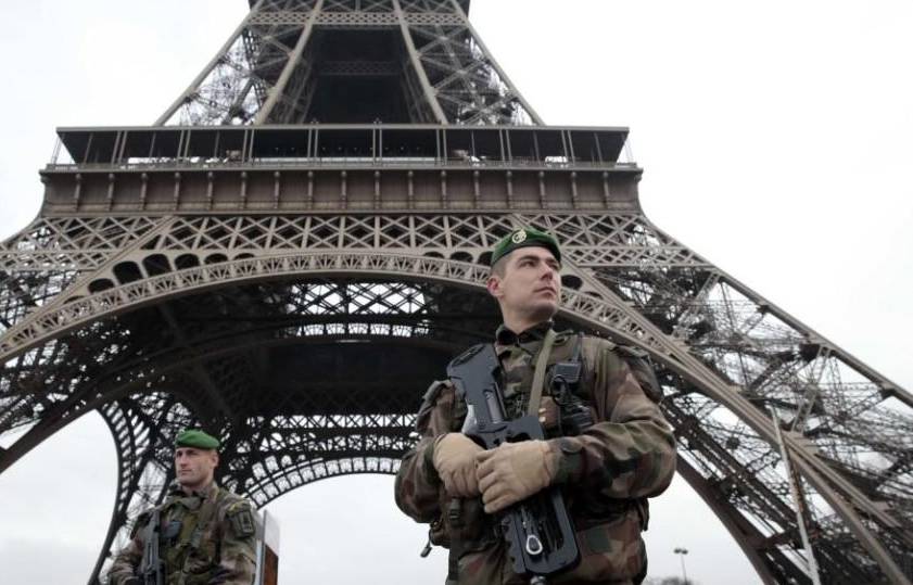 Az Eiffel-toronynál akartak robbantani terroristák