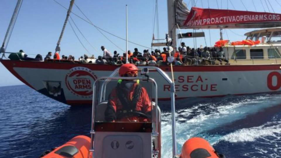 Újabb mentőhajó kötött ki a spanyol partokon, mert máshol nem fogadták