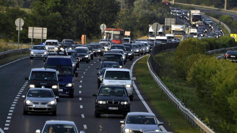Élénk forgalomra kell számítani az utakon a német és osztrák munkaszünet miatt
