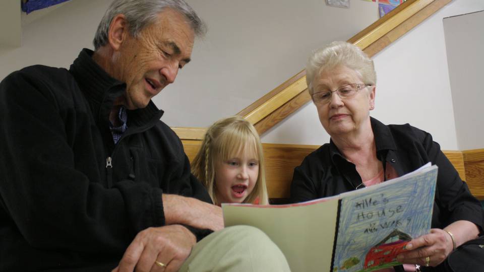 Ma már a családok zömében besegítenek a nagyszülők is a gyermekgondozásba