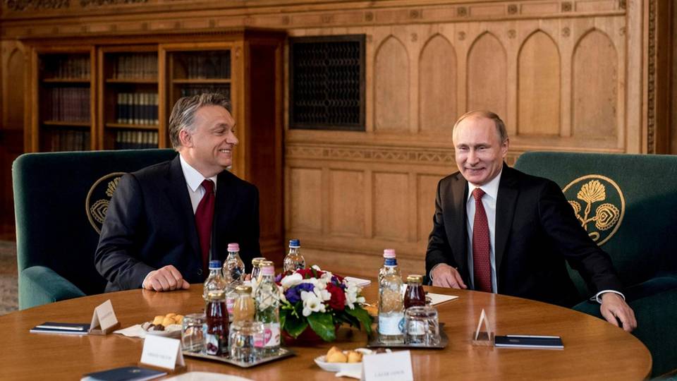 Putyin szerint tartalmas és konstruktív volt a találkozó Orbán Viktorral