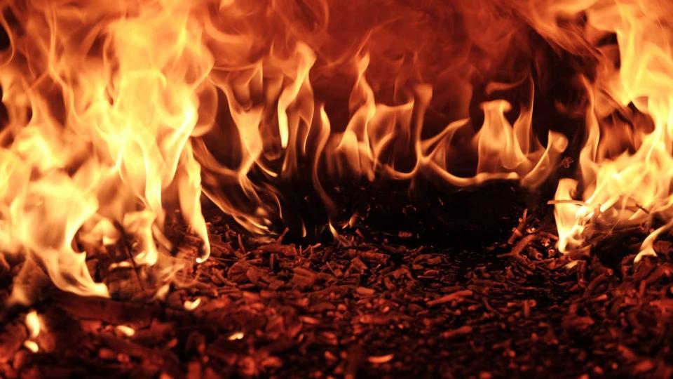 Tűz ütött ki egy faipari üzemben Szombathelyen, a Zanati úton