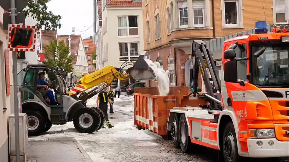 Hókotrót kellett bevetni egy német városban, annyi jég esett