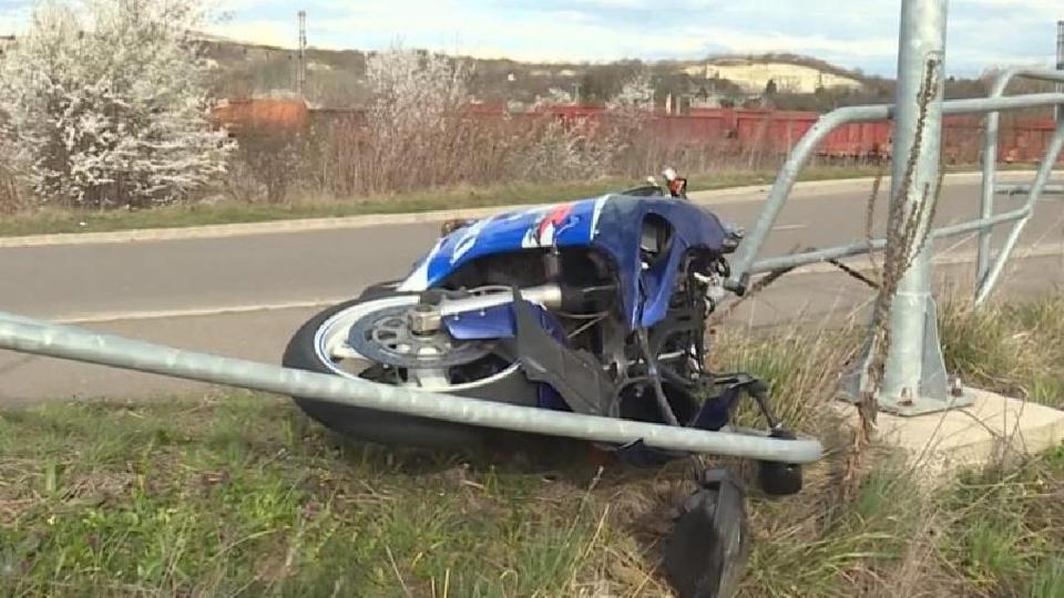 Szörnyethalt egy magyar motoros, aki a saját száguldozását akarta levideózni