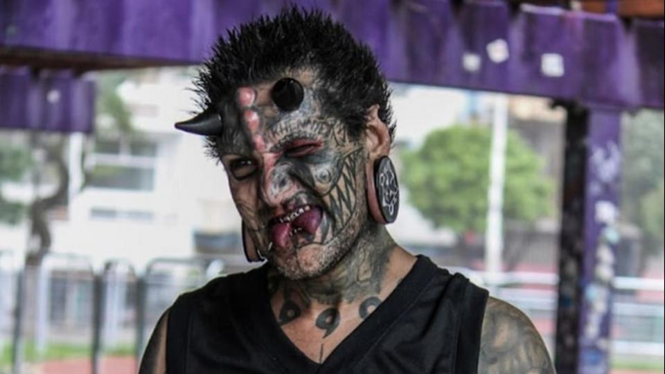 Ismerősei csak ördögfiókának becézik a brazil férfit, aki tinédzserkora óta a tetoválások rabja