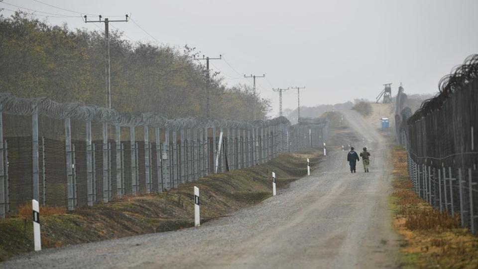 Több mint ezernégyszáz határsértőt tartóztattak fel a hétvégén